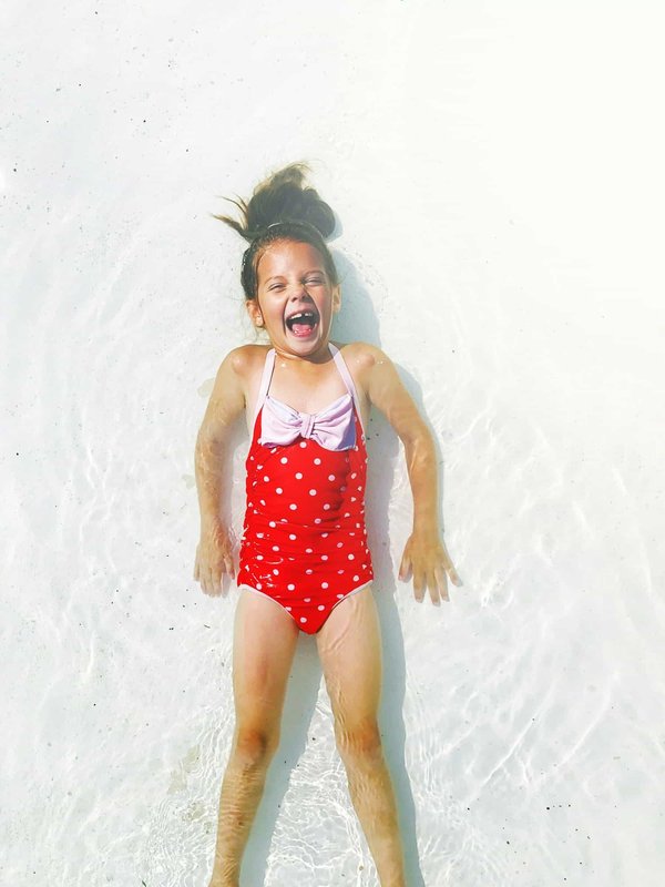 ¿Cómo puede la tecnología de reconocimiento de voz facilitar la inclusión de personas con dificultades auditivas?